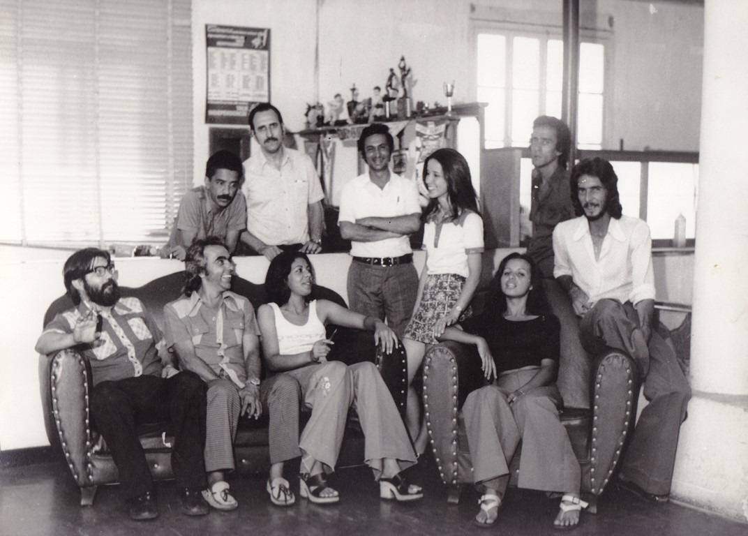  Salão em frente ao comercial em 10 de março de 1975