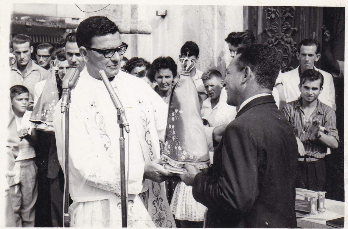 Festa dos Associados representantes do clube em 1961 - benção e entrega de imagens e brindes na década de 60