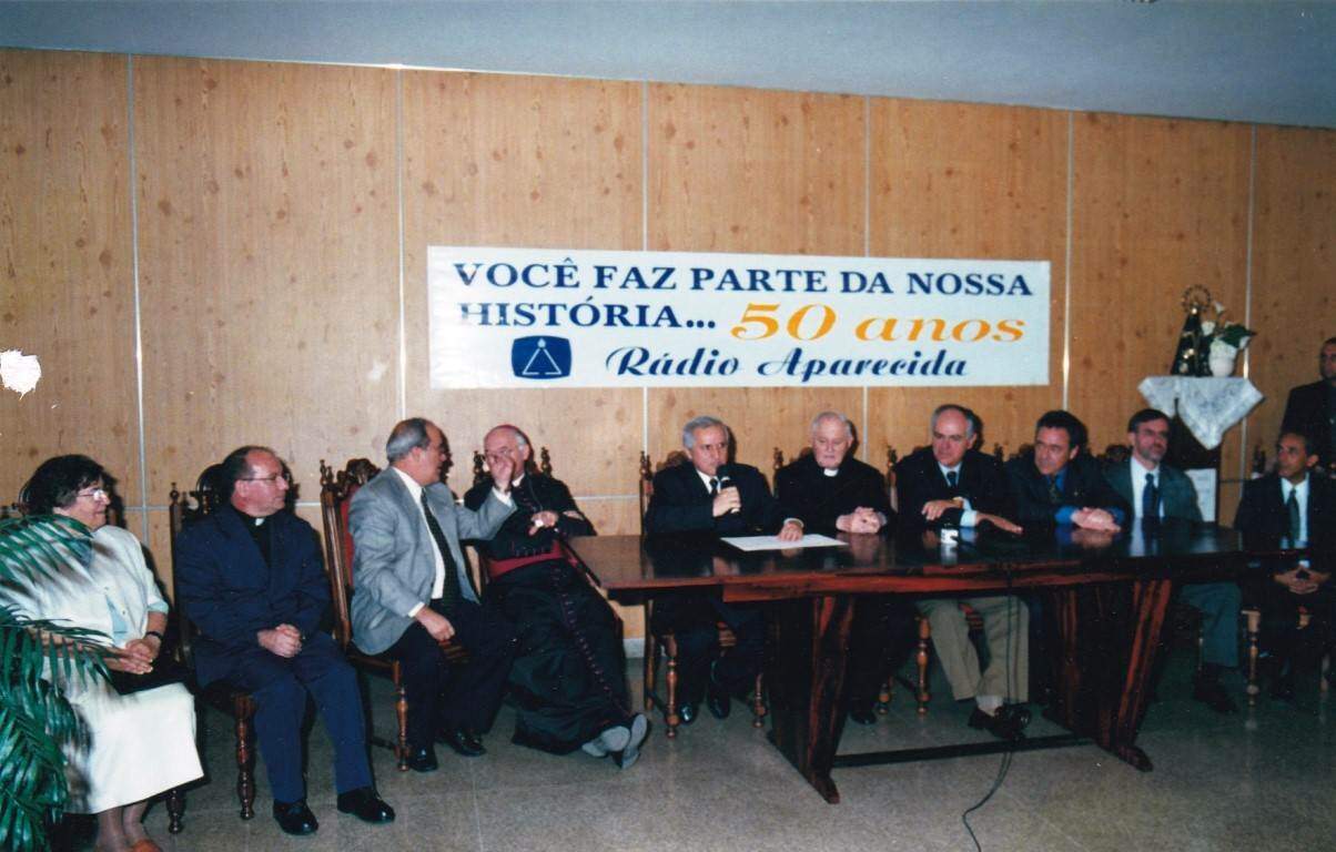 Ministro das Comunicações Pimenta da Veiga em visita à rádio na concessão do canal educativo de TV E-59 - sem data