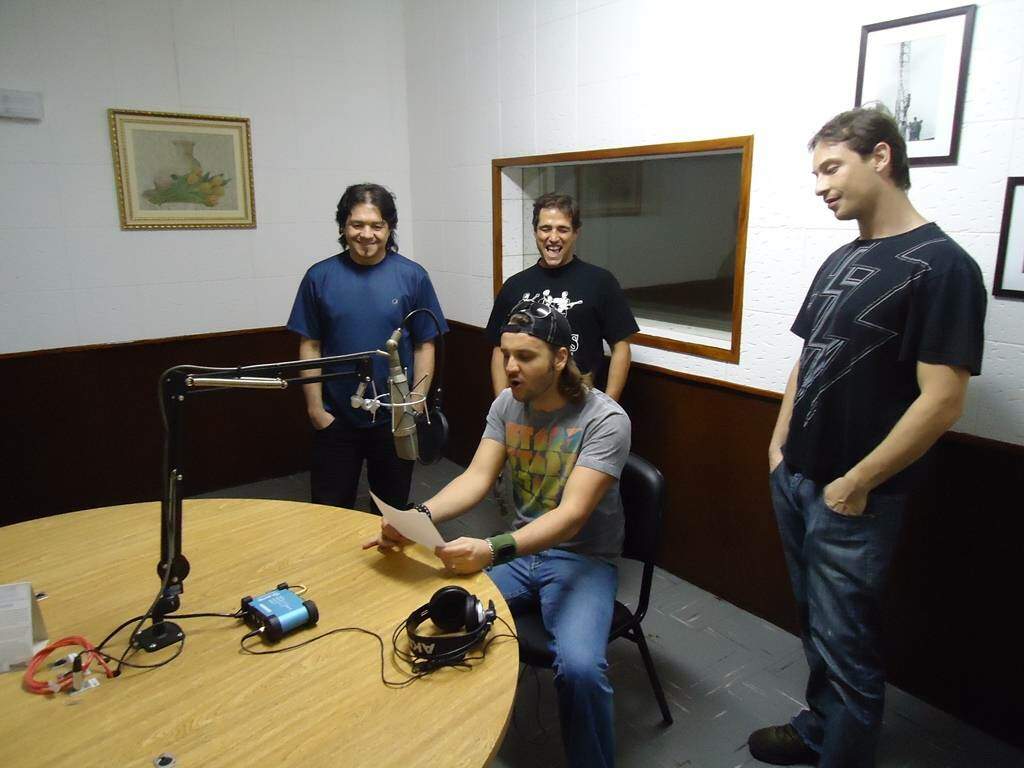 Grupo Fala Mansa nos estúdios da Rádio em 2010