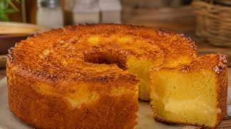 Bolo de Fubá com Queijo