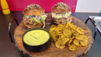 hambúrguer-de-camarão-e-maioneses-de-salsa-sabor 