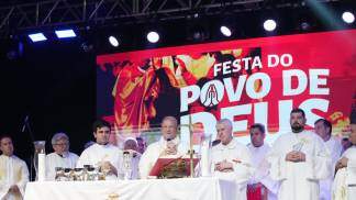 Festa do Povo de Deus no Recinto de Exposições em Guaratinguetá