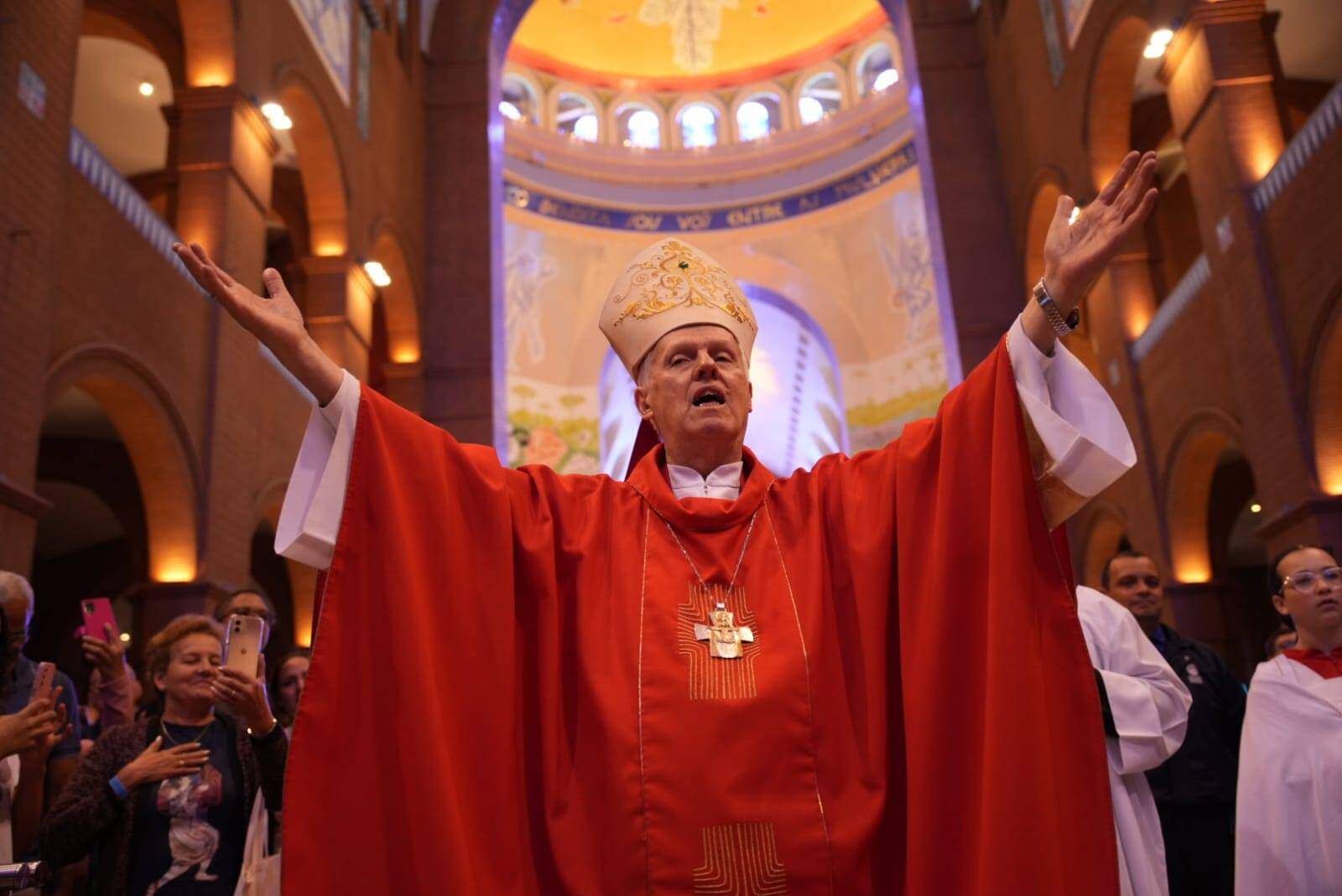 Dom Orlando Brandes celebra 32 anos de ordenação episcopal