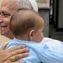 Papa Leão XIV reza por pais que perderam um bebê