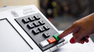 Ilustração de voto em urna eletrônica  Rafael Henrique Adobe Stock