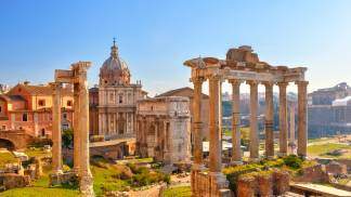Ruínas de Roma sborisov Adobe Stock