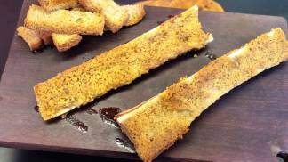 Tutano com crosta de ervas