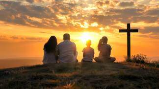 Familia reunida em meio ao entardecer SVasco Adobe Stock