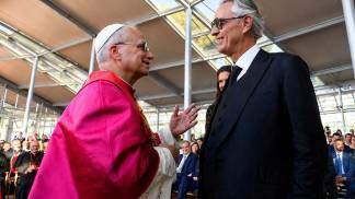 Papa Leão XIV e Andrea Bocelli Reprodução Vatican News