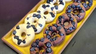 rosquinha de chocolate com mertilo