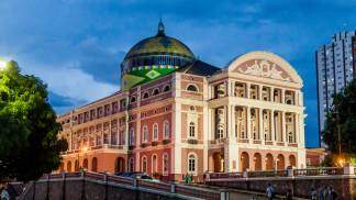 Teatro Amazonas durante a noite 