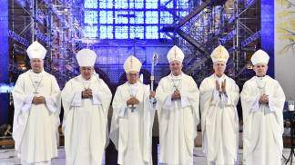 dom raymundo damasceno e demais bispos na missa dos 40 anos de ordenação sacerdotal do cardeal raymundo damasceno assis