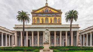 fachada da Basílica de São Paulo Fora dos Muros em Roma