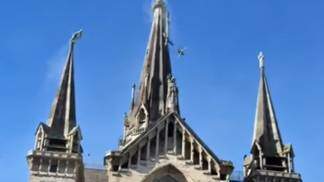 Catedral de Manizales na Colômbia atingida pelo terremoto 