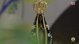 Imagem de Nossa Senhora Aparecida em destaque no Altar Central durante Solenidade da Assunção da Bem-aventurada Virgem Maria 2026