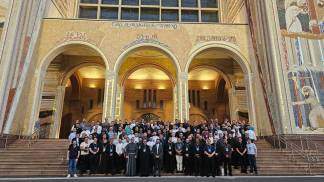 Mestres de Celebrações Episcopais na Porta Santa do Santuário Nacional
