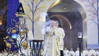 cardeal orani joão tempesta incensa a imagem de nossa senhora aparecida na 126ª romaria da arquidiocese do rio de janeiro