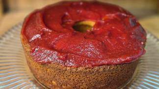 bolo de fubá com goiabada 