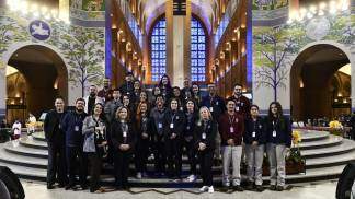 colaboradores no altar em Missa de ação de graças pelos 70 anos do Museu Nossa Senhora Aparecida
