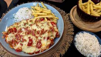 Frango à Parmegiana com Bacon 