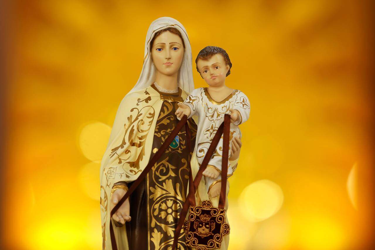 Nossa Senhora do Carmo com Jesus 