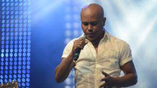 O cantor Rick Sollo durante show em Aparecida