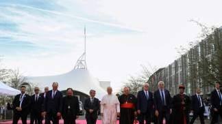 papa leao xiv chega para encontro inter religioso em metz na frança em 2026