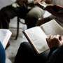 Como estudar a Bíblia em 5 passos antes da Missa
