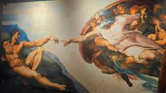 a criação de adão exposição capela sistina de michelangelo