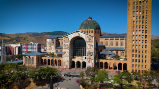 vista frontal do Santuário Nacional via drone