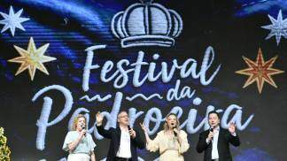 Elaine Guimarães, Padre Camilo, Mariangela Zan e Júnior Campos no Festival da Padroeira 2026