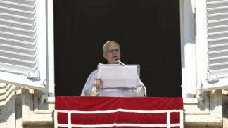 Papa Leão XIV rezando o angelus