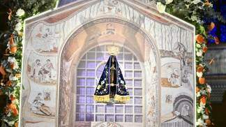 Carro andor de Nossa Senhora no último dia de novena