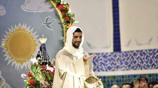 entrada do carro andor durante missa de encerramento da festa da padroeira 2026