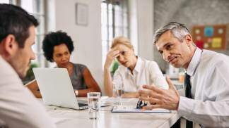 Profissionais no ambiente de trabalho