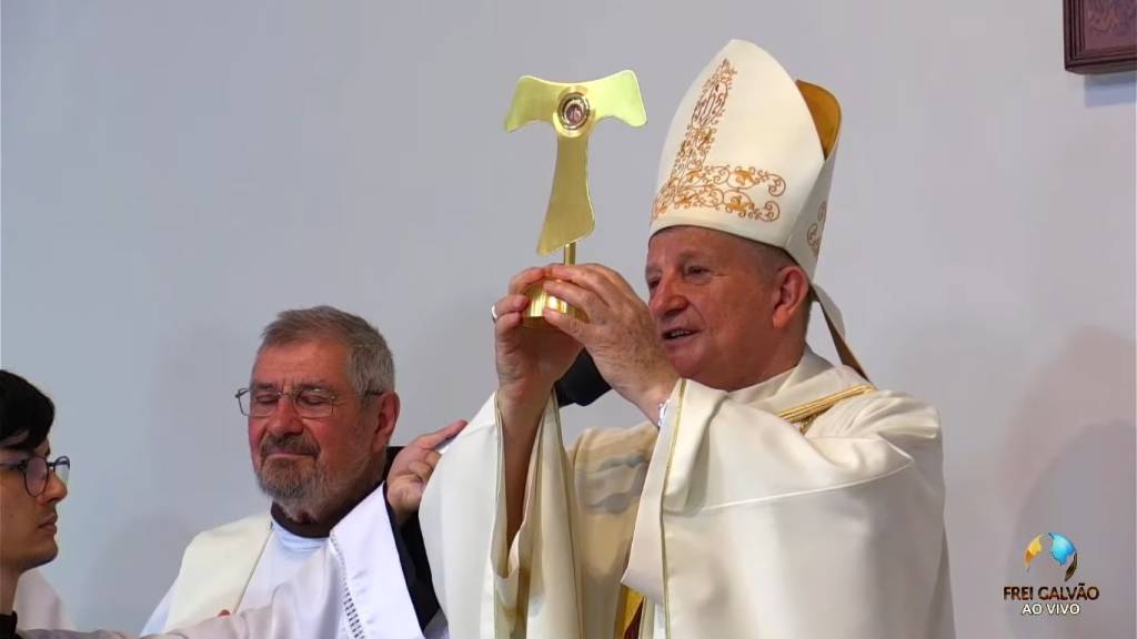Dom Mário destaca amor e reconstrução na festa de Frei Galvão